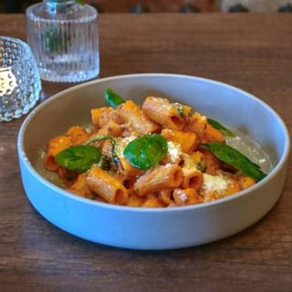 Rigatoni Primavera (Rose Sauce Rigatoni)