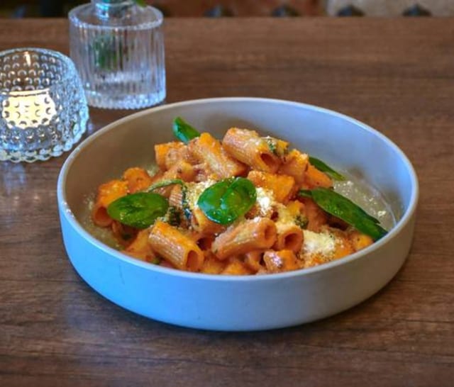 Rigatoni Primavera (Rose Sauce Rigatoni).