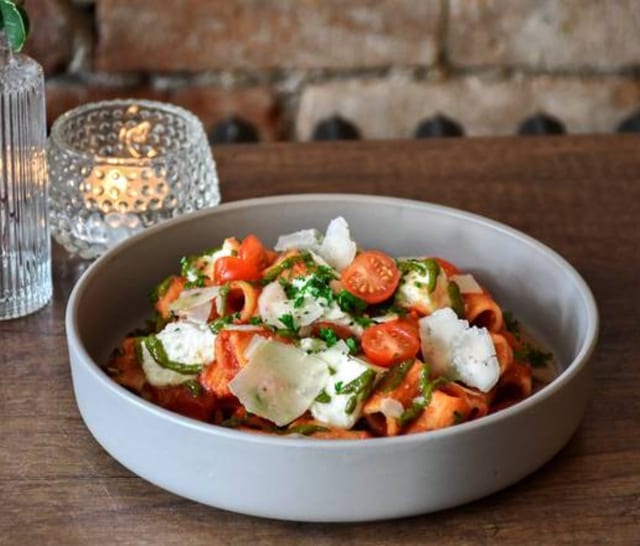 Rigatoni Alla Caprese (Caprese-Style Rigatoni).