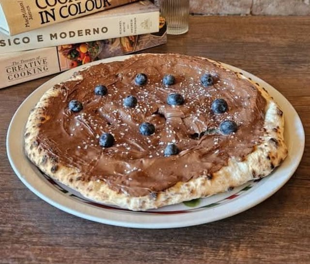 Pizza Nutella (Nutella Pizza).