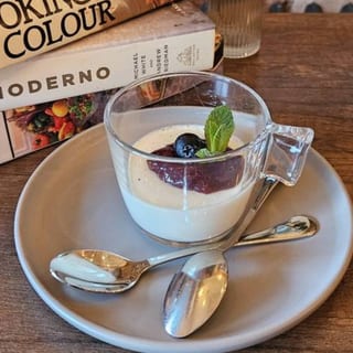 Vanilla Panna Cotta (Vanilla Cream Dessert)