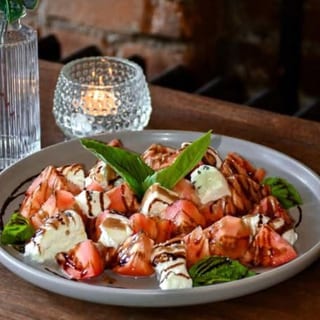 Insalata Caprese (Caprese Salad)