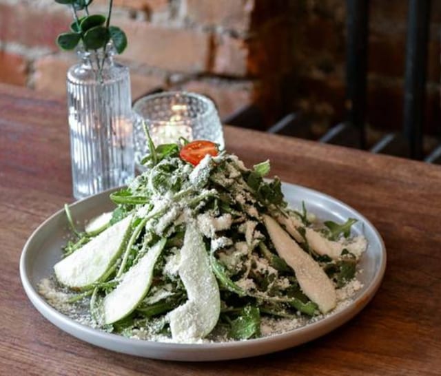 Rucola e Pere (Arugula and Pear Salad).