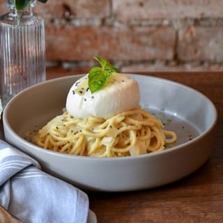 Cacio e Pepe (Cheese and Black Pepper Pasta)