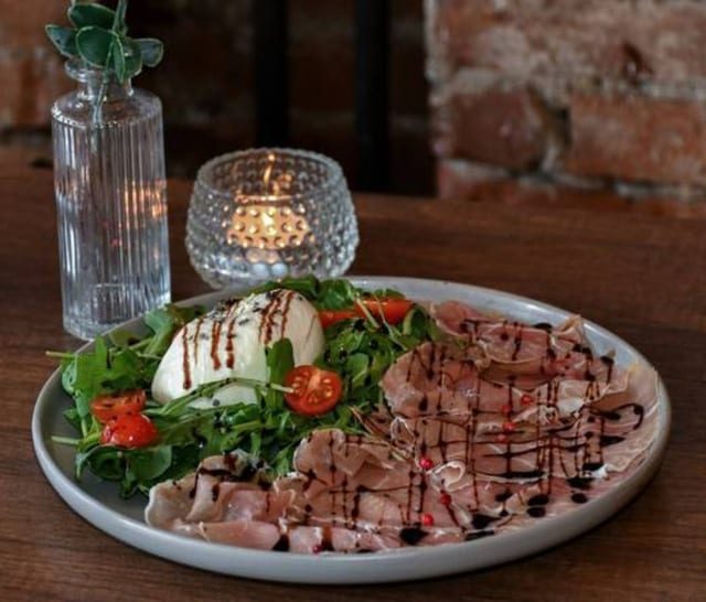Burrata e Parma (Burrata and Parma Ham).