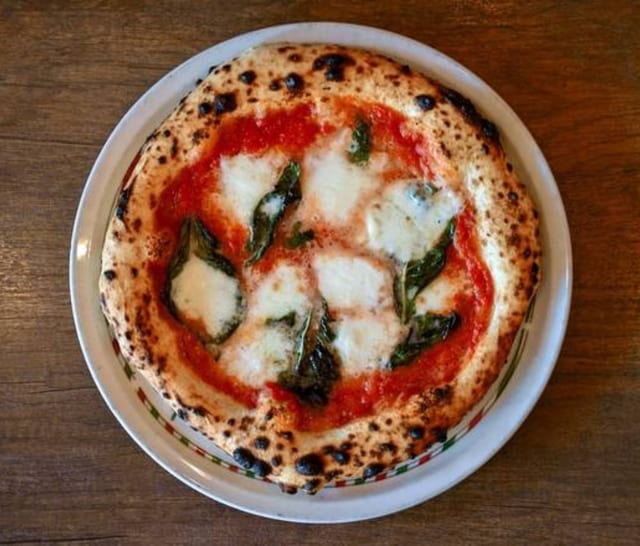 Bufala Margherita (Buffalo Mozzarella Margherita).
